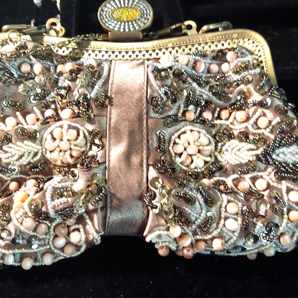 Cute little purse with beads and sequins, very vintage look,in great condition